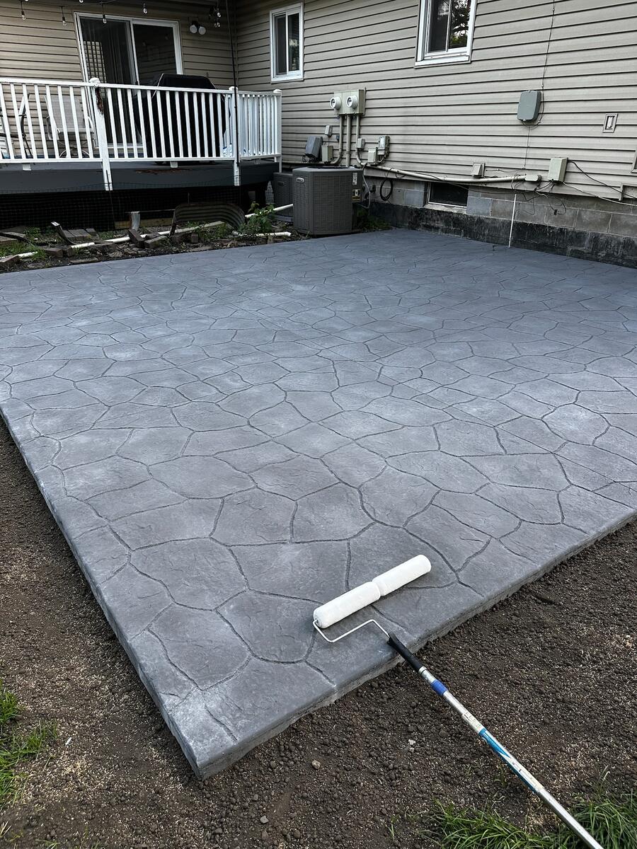 Stamped concrete outdoor living space with flagstone pattern